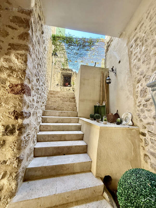 Isabelle di natalevous propose en exclusivité   maison de village  en pierre avec jardin  piscine et dépendanc - photo 8
