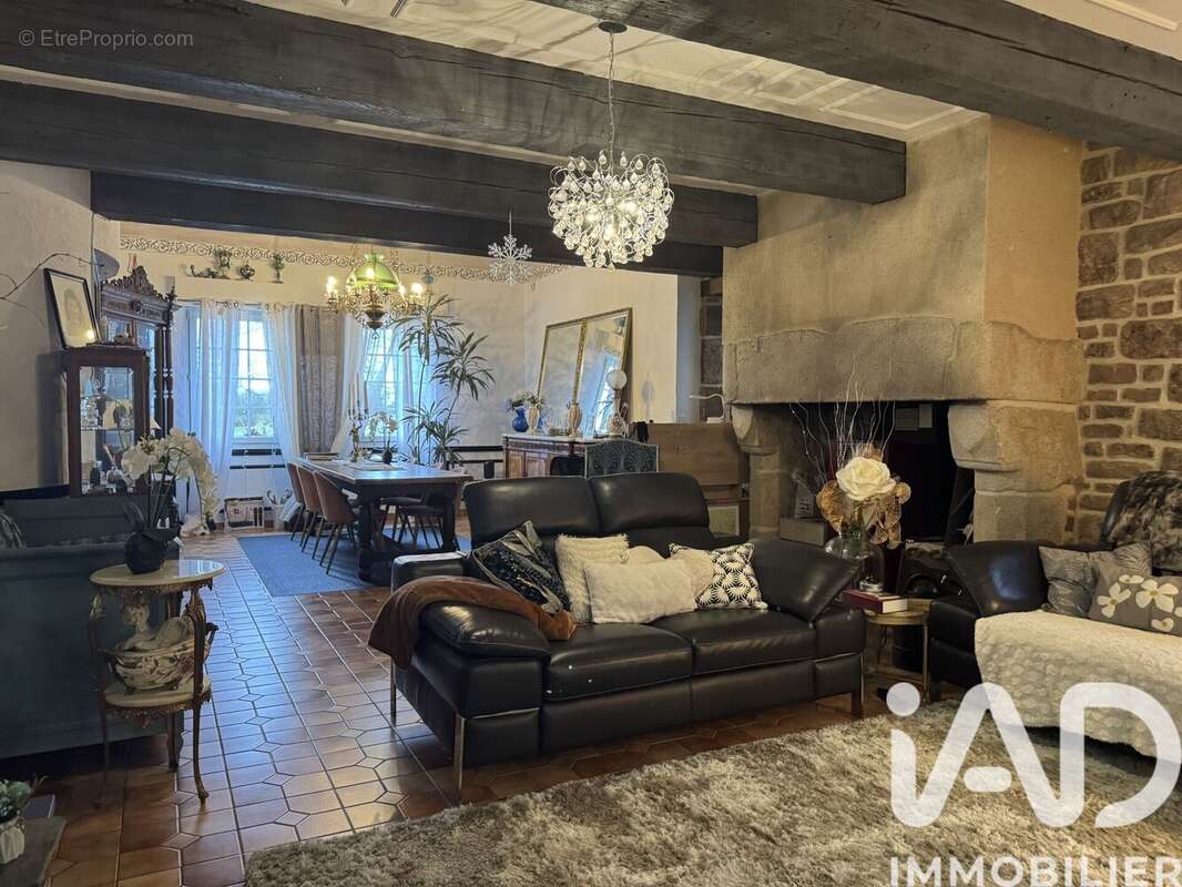 Maison 217 m² à Saint-Gilles-Les-Bois  - photo 8