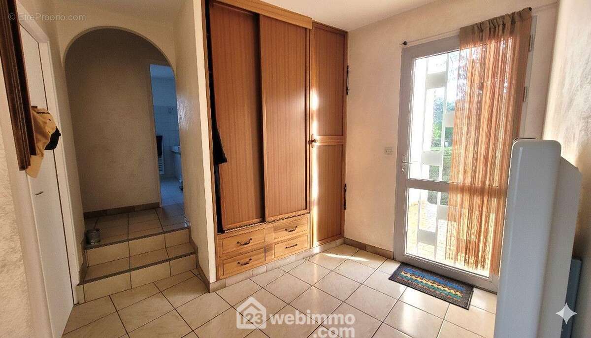 Un hall d'entrée avec vestiaire - Maison à LA TRANCHE-SUR-MER