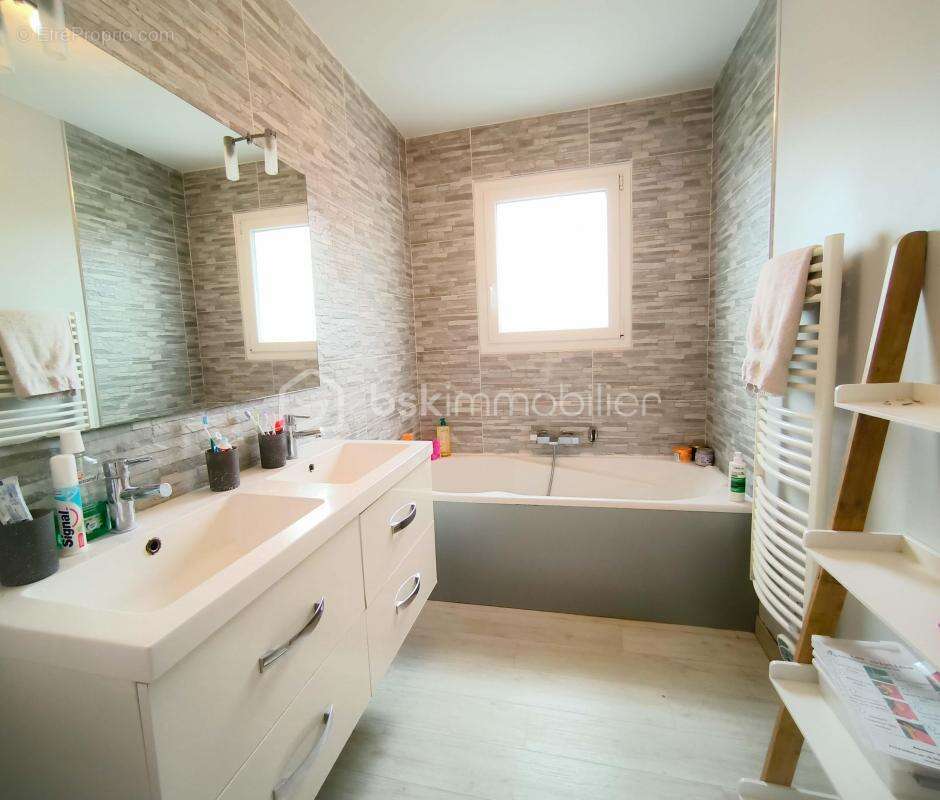 Maison à COSSE-LE-VIVIEN