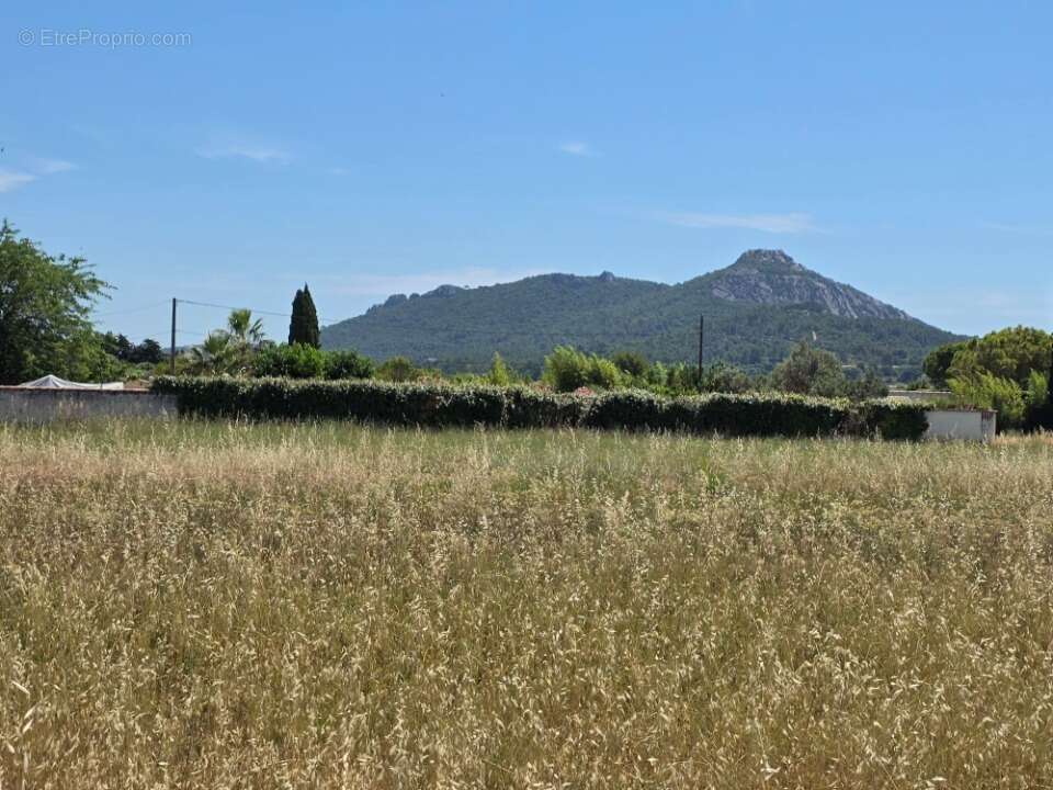 Terrain à LA CRAU