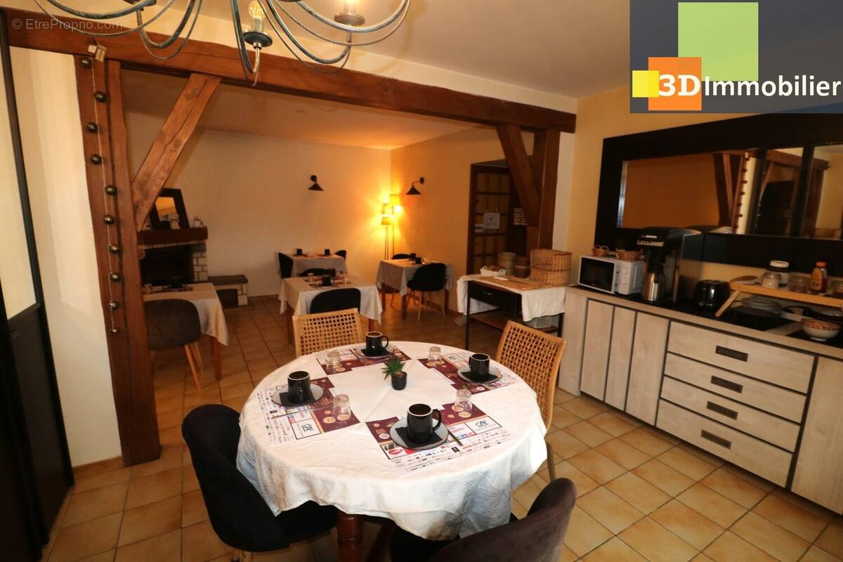 SALLE PETIT DEJEUNER - Commerce à DOLE