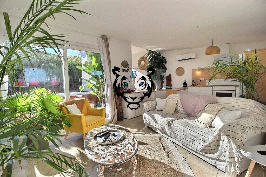 Maison à ROQUEBRUNE-SUR-ARGENS