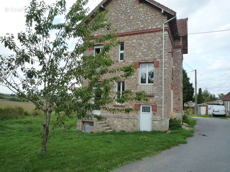 Maison à MONTDAUPHIN
