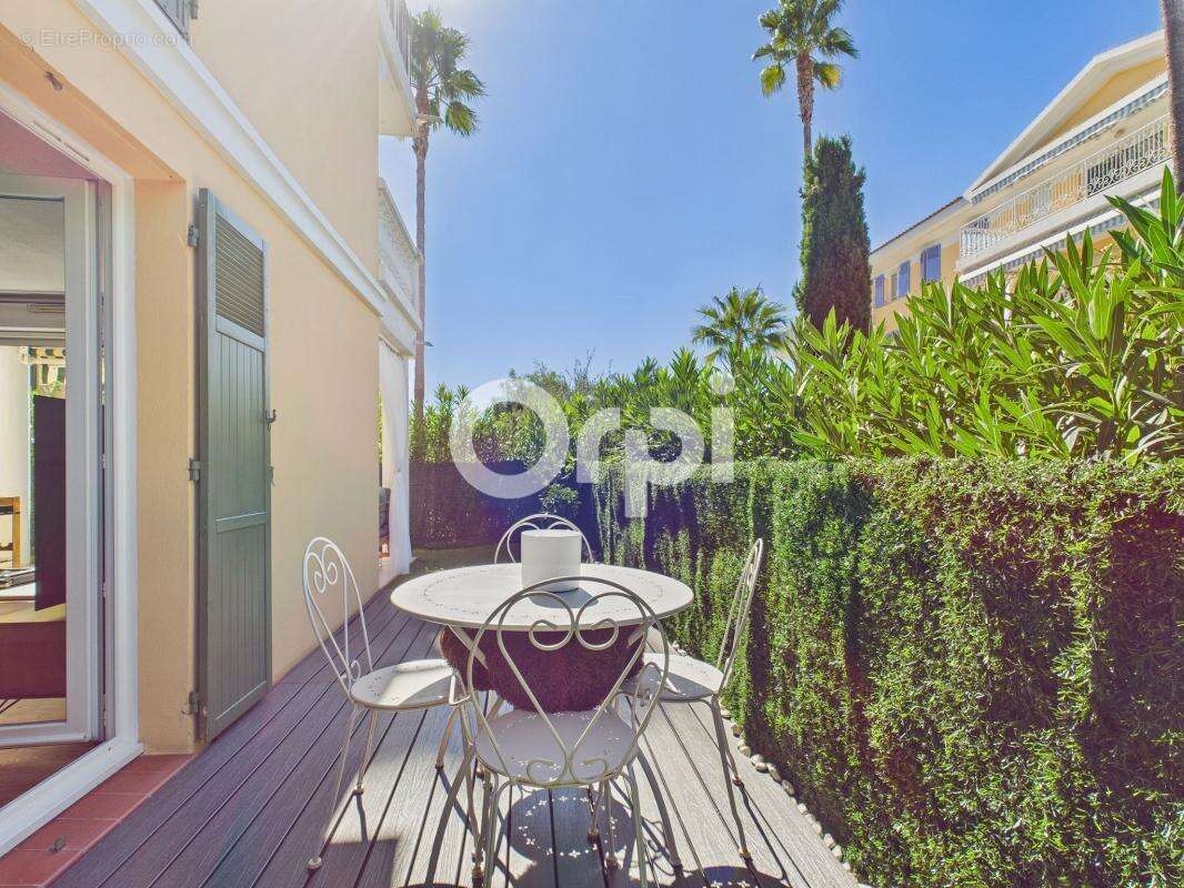 Appartement à MANDELIEU-LA-NAPOULE