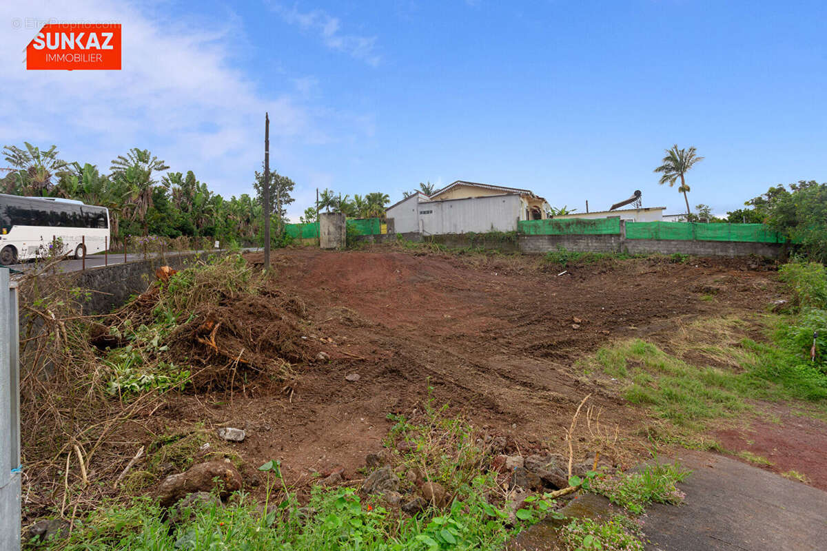 Terrain à LE TAMPON