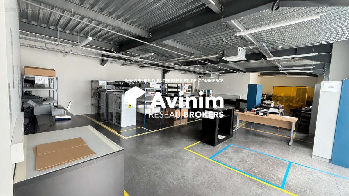 Commerce 1074 m² à Voreppe  - photo 4