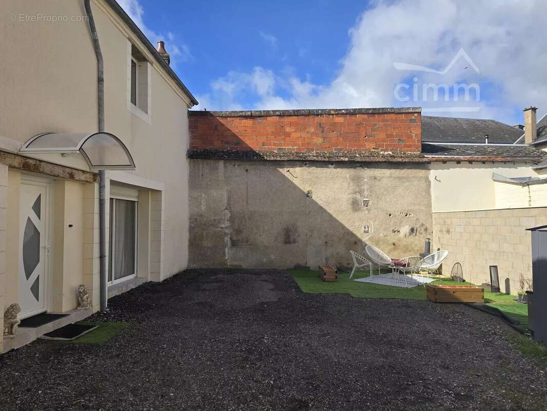 Maison à LES AIX-D'ANGILLON