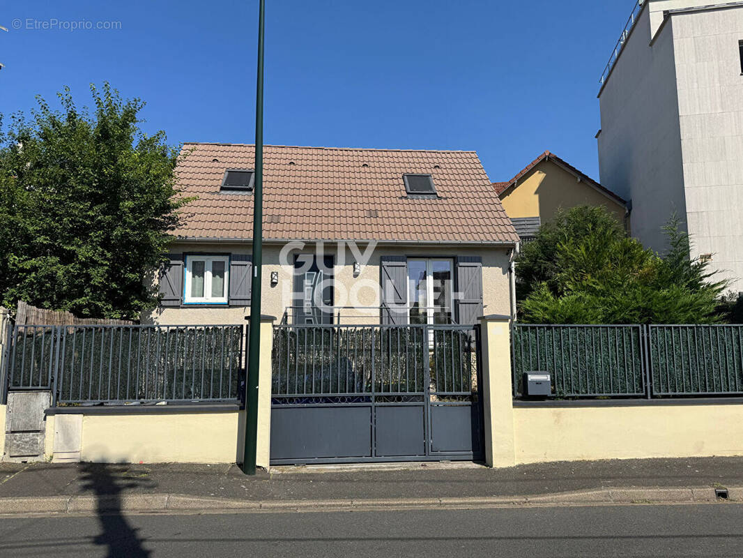 Maison à SAVIGNY-SUR-ORGE