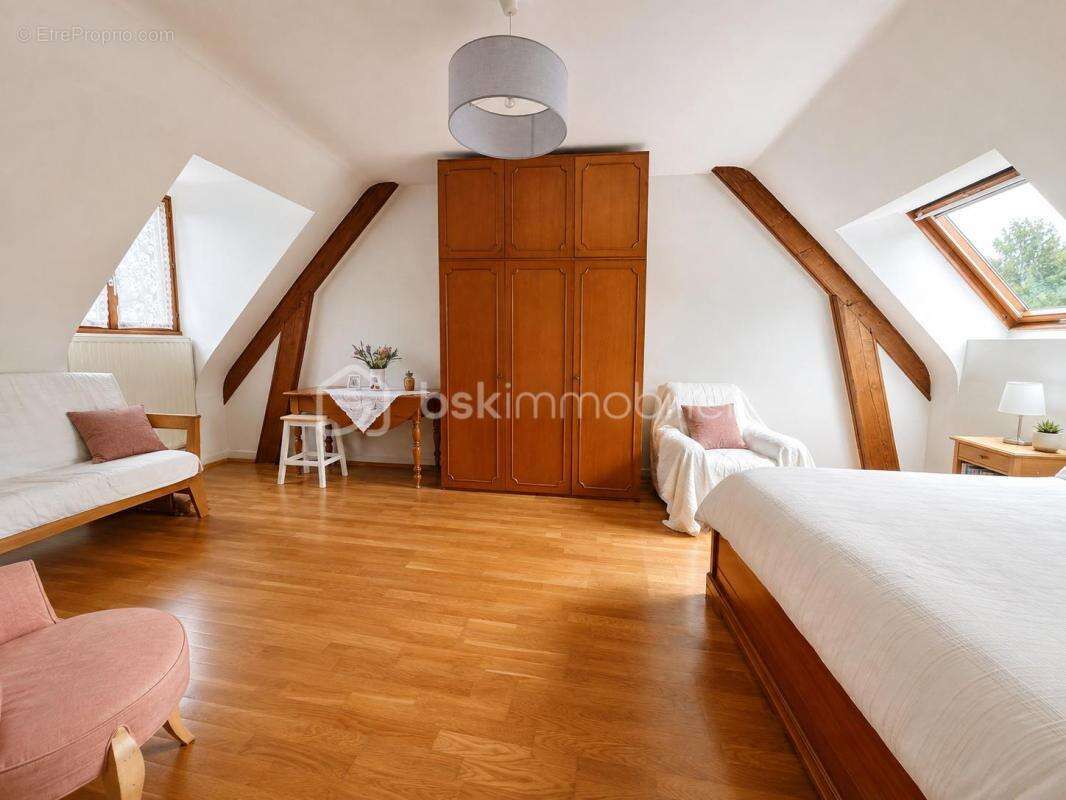Maison 6 pièces – 143 m² – 4 chambres – Parc paysager de 1 700 m² - photo 12