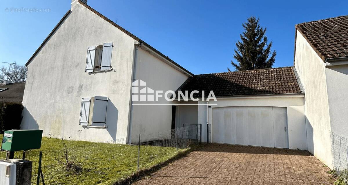 Maison à LES BORDES