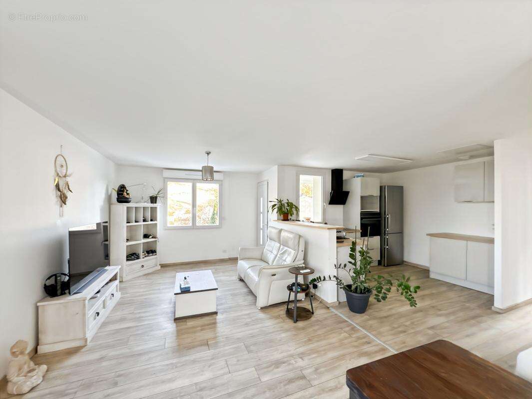 Maison à NOTRE-DAME-DE-SANILHAC