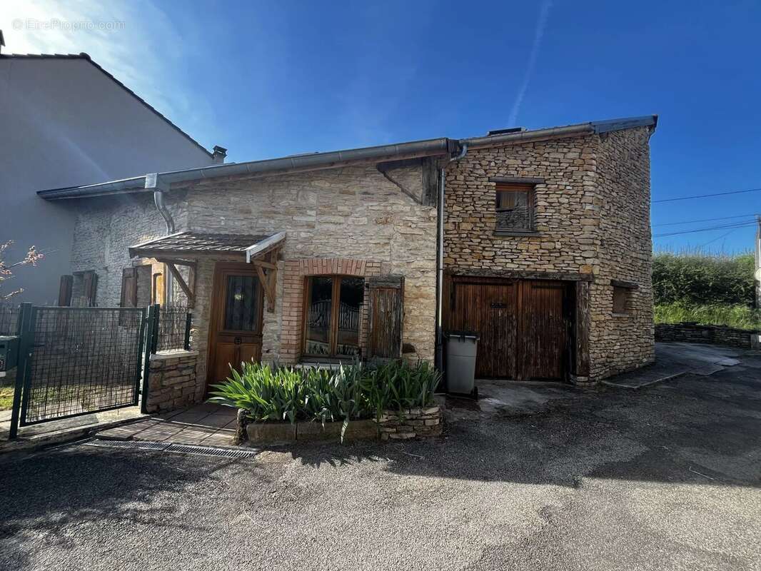 Maison en pierre 8 pièces 165 m² + jardin - photo 4