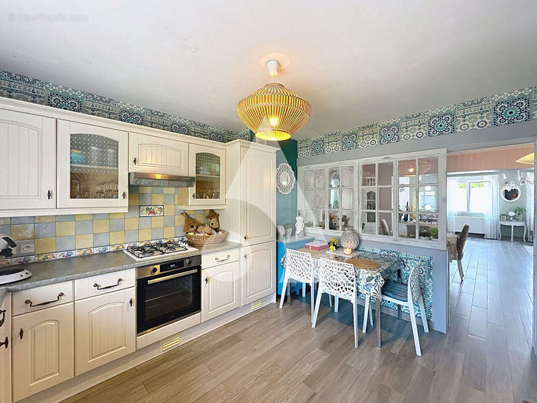 Maison à QUIEVRECHAIN