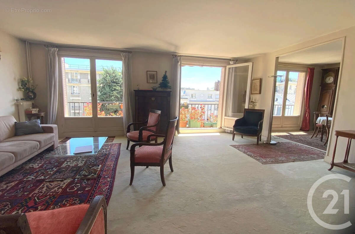 Appartement à NEUILLY-SUR-SEINE