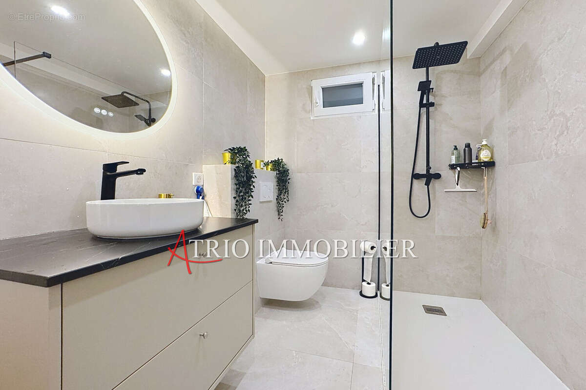 Appartement à SAINT-LAURENT-DU-VAR