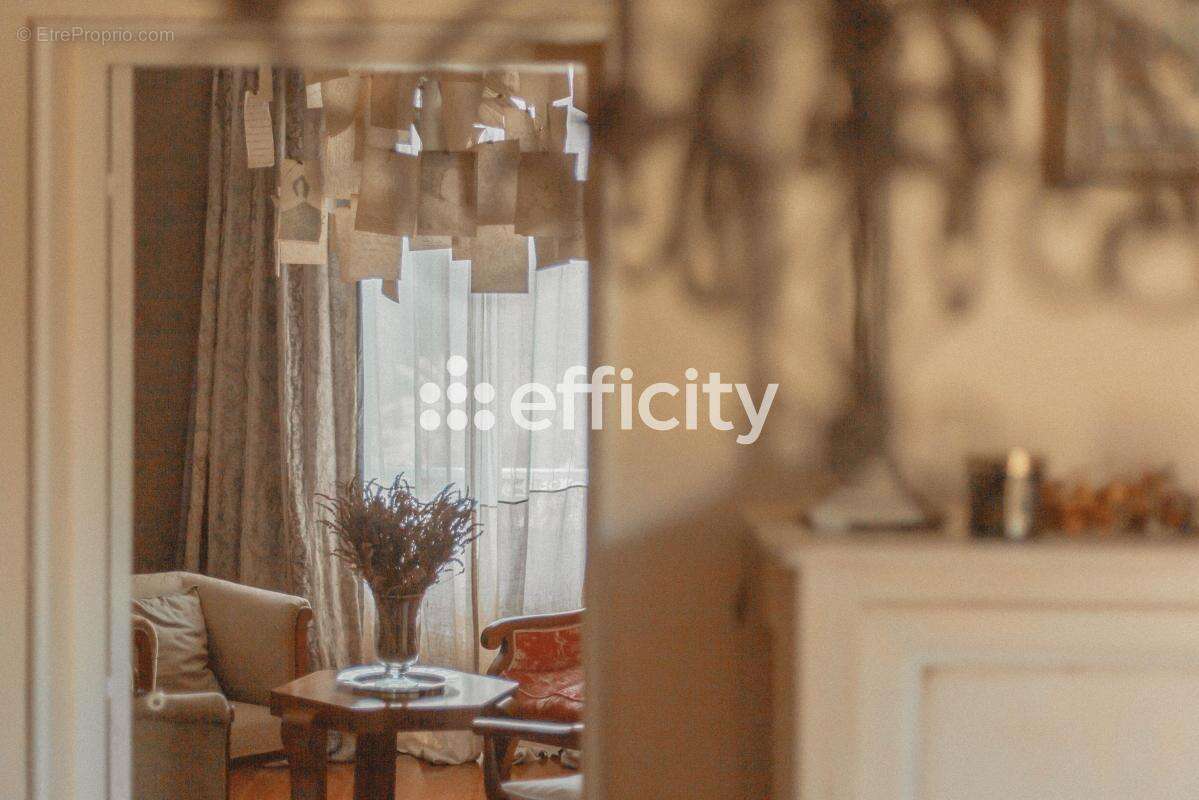 Maison 255 m² à Fontenay-Le-Comte  - photo 2