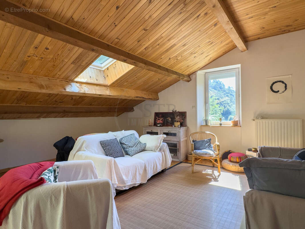 Maison à SAINT-SAUVEUR-DE-MONTAGUT
