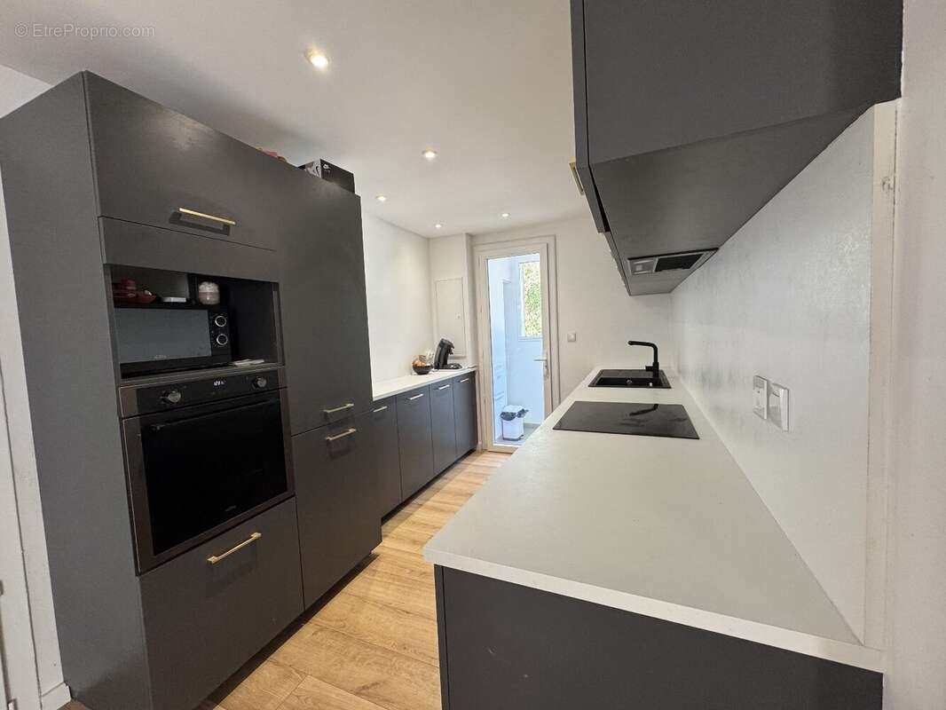 Sete t5 a vendre au milieu d'un parc - photo 4