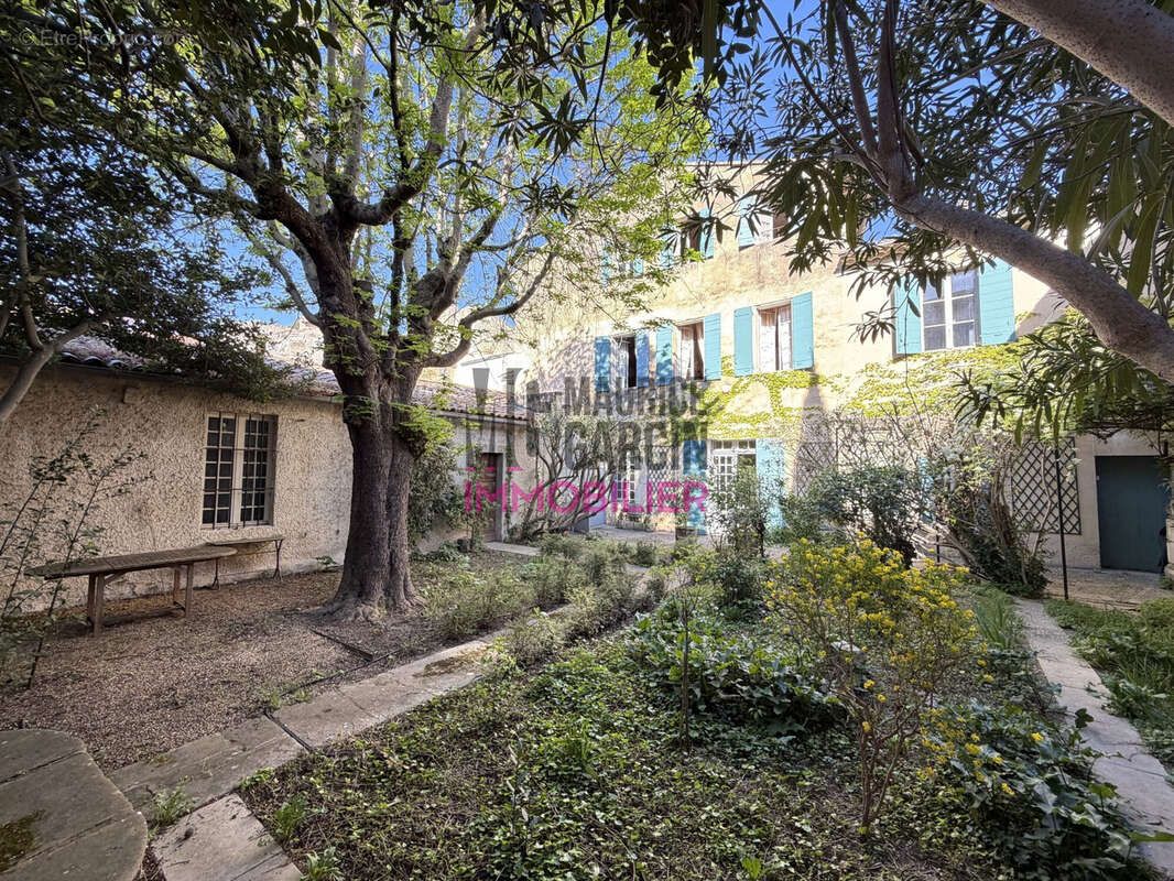 Maison à PERNES-LES-FONTAINES