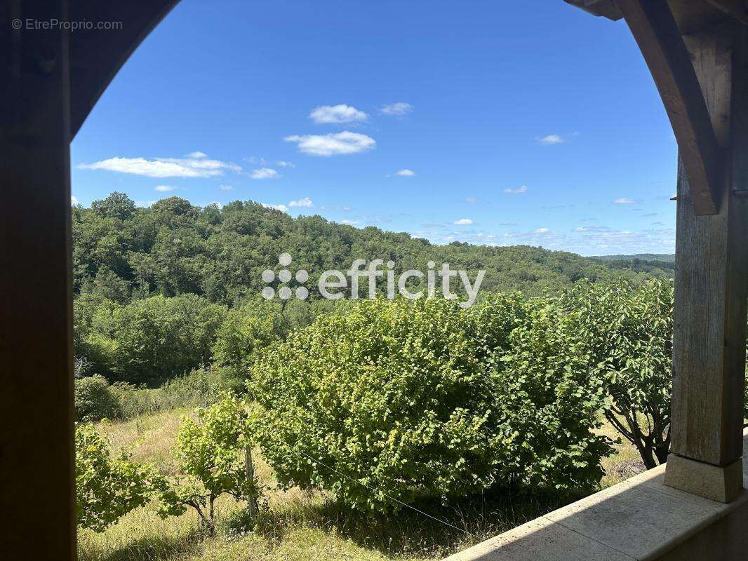 Maison à CENAC-ET-SAINT-JULIEN