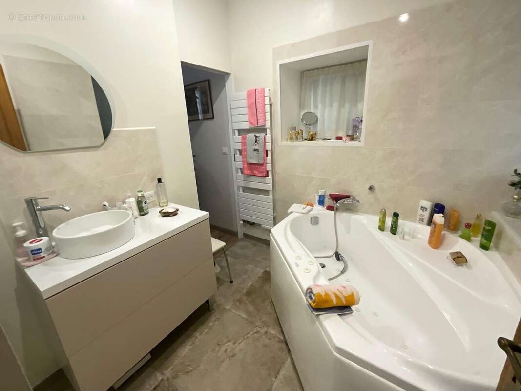 Maison 185 m² à Mehun-Sur-Yevre  - photo 9