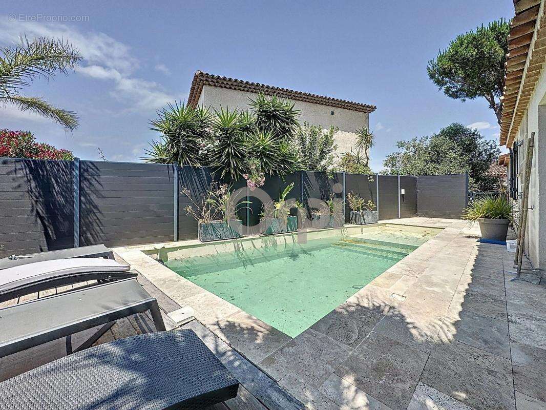 Maison à ROQUEBRUNE-SUR-ARGENS