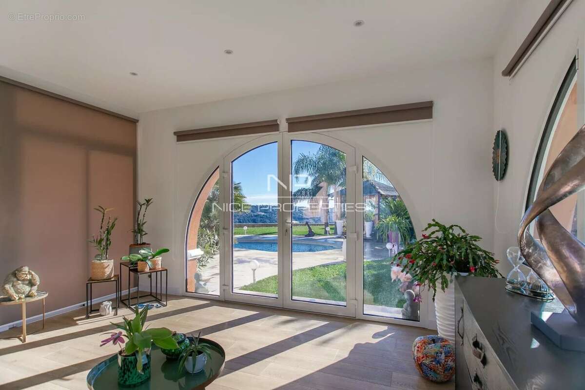 Maison à SAINT-LAURENT-DU-VAR