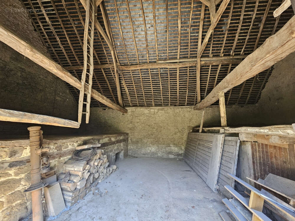 Maison à SAINT-ETIENNE-DE-FURSAC