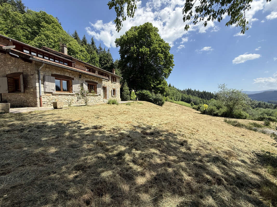 Maison à CELLES-SUR-DUROLLE