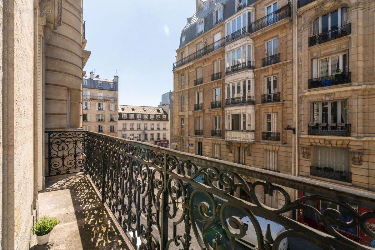 Paris (75018) – t3 – 65m2 – balcon (4,08m2) - orientation sud - très lumineux - traversant – ascenseur - 2 caves - photo 8