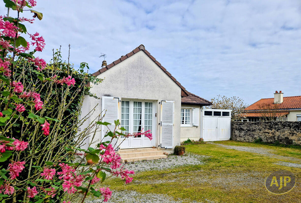 Maison à CUGAND