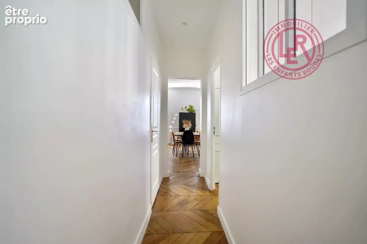 LE MARAIS – Rue Meslay – Appartement d’exception entièrement rénové - photo 11