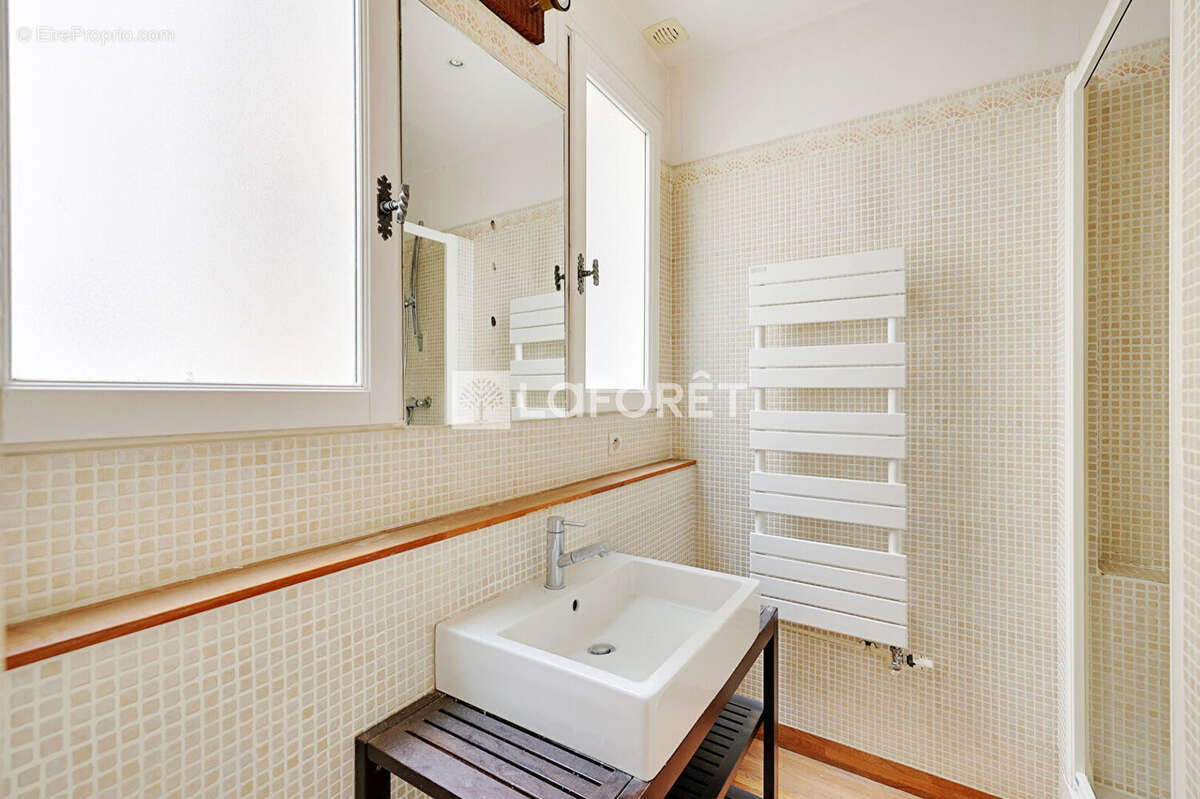 Appartement à PARIS-14E