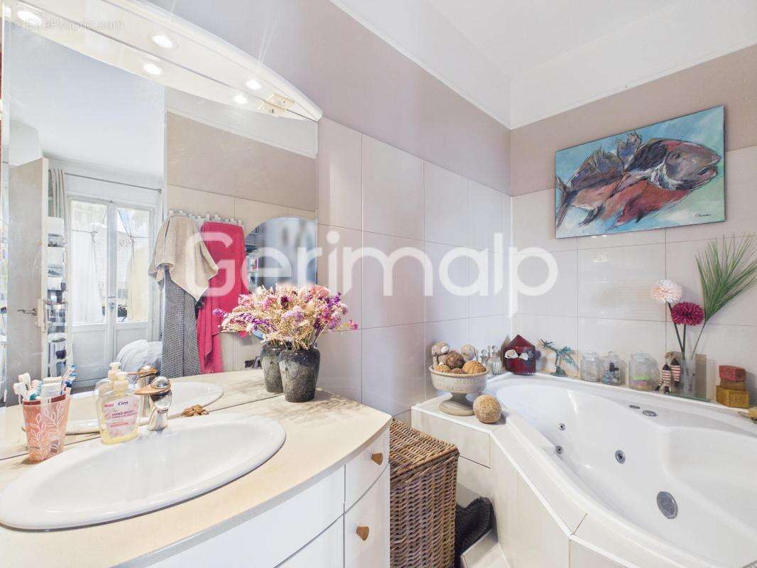 Vente - Appartement - 3 pièces + cuisine - 64 m² - 530 000 € - - photo 11