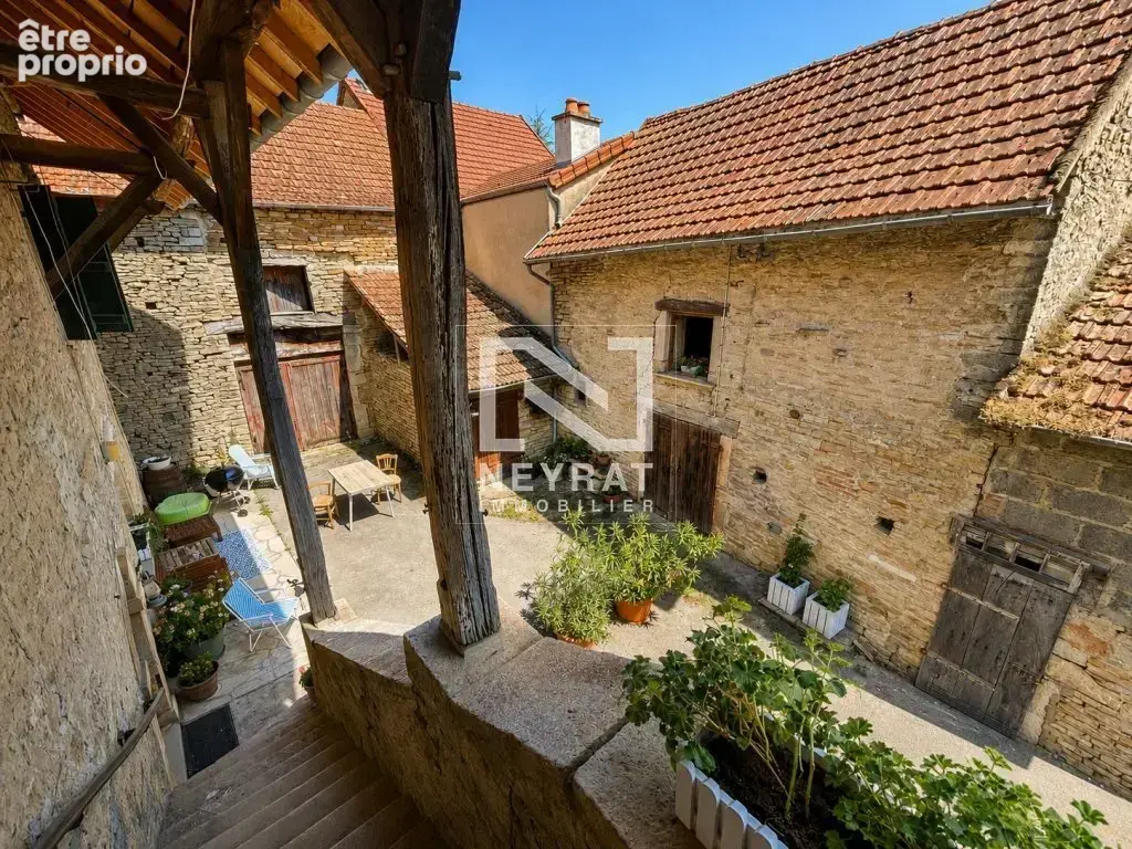 Maison de caractère en pierre avec exceptionnelle grange attenante – Un bien rare aux portes de Tournus - photo 4