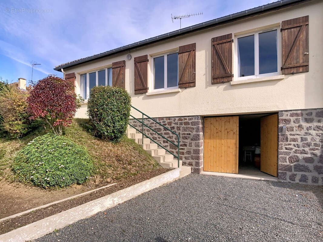 Maison à CONDE-SUR-VIRE