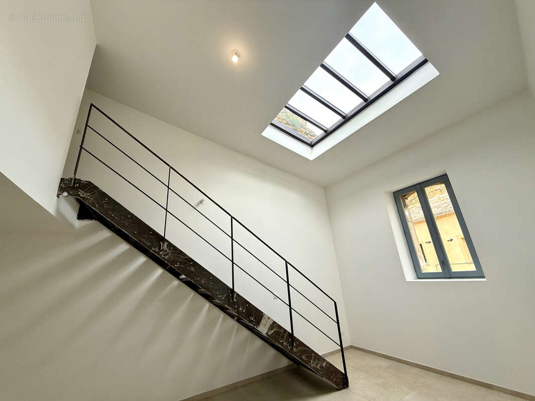 Appartement à SUZE-LA-ROUSSE