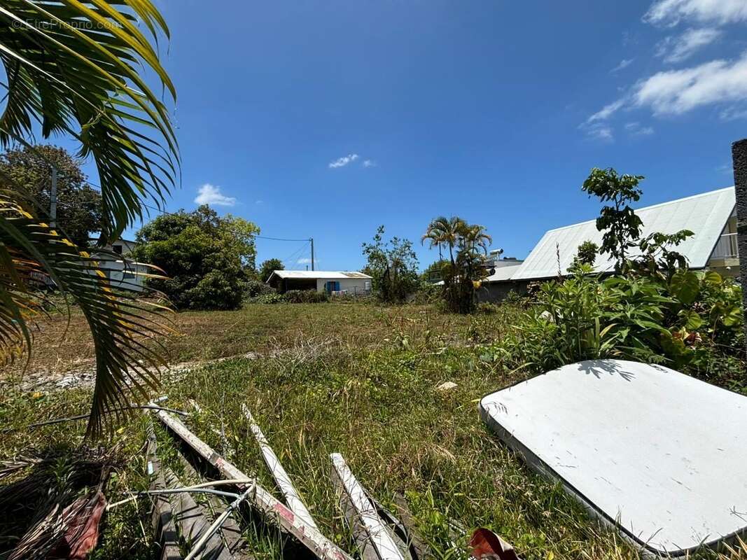 Terrain à LE TAMPON