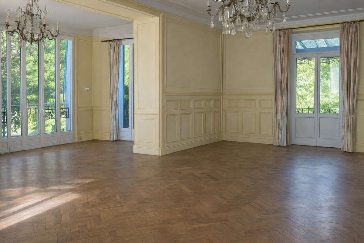 Maison à MANDRES-LES-ROSES