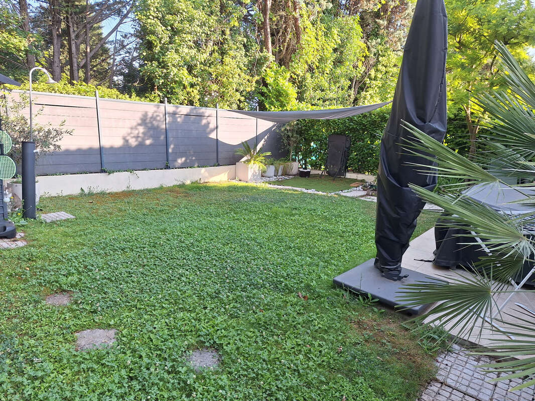 Maison à SIMIANE-COLLONGUE