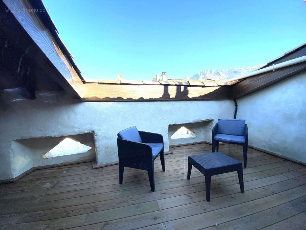 Pièce indépendante sur le palier