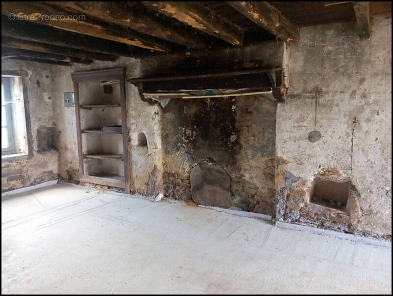 Charmante maison mitoyenne à rénover avec grange attenante – Laissez libre cours à vos projets ! - photo 6