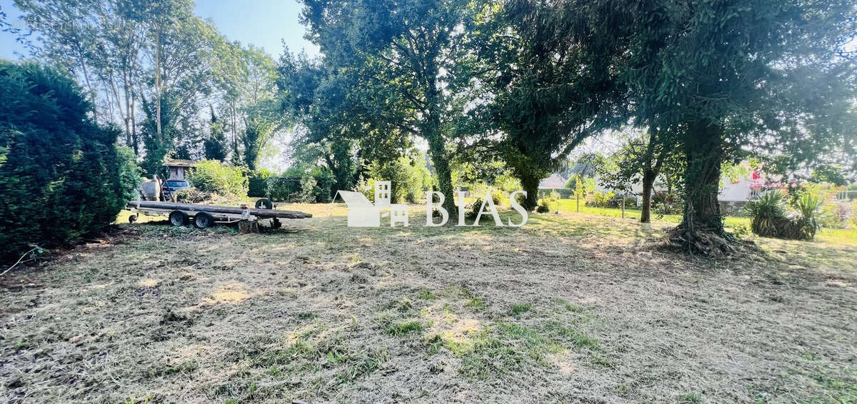 Terrain à GIVERVILLE