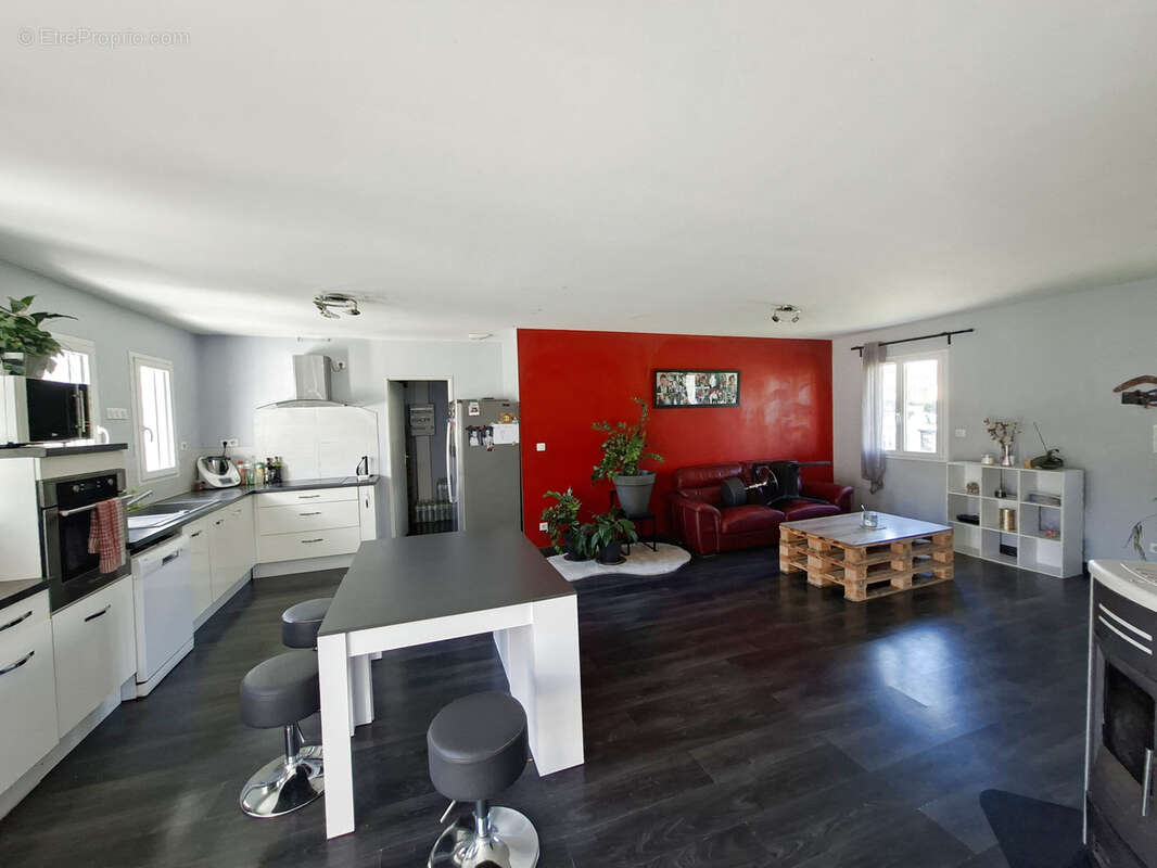 Maison à COURS-DE-PILE