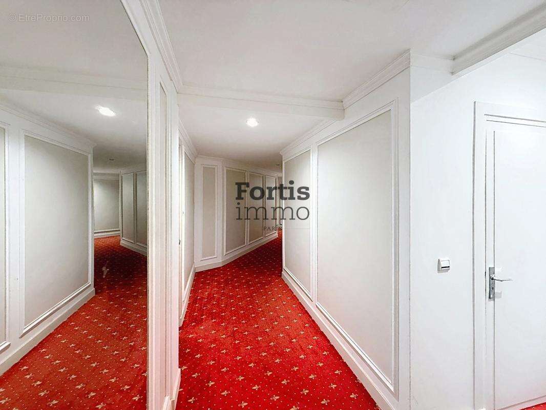Appartement à PARIS-1E