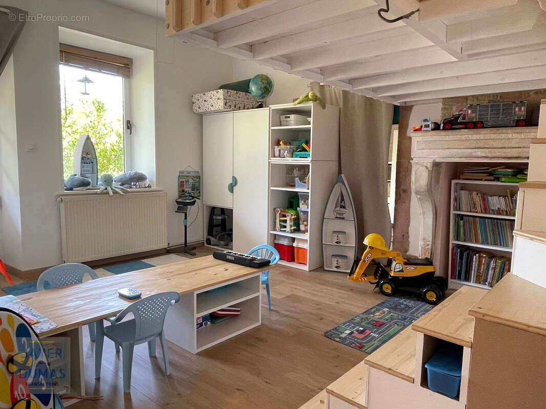 ALLERIOT - Magnifique demeure 6 Chambres, vaste Garage et Piscine - - photo 17