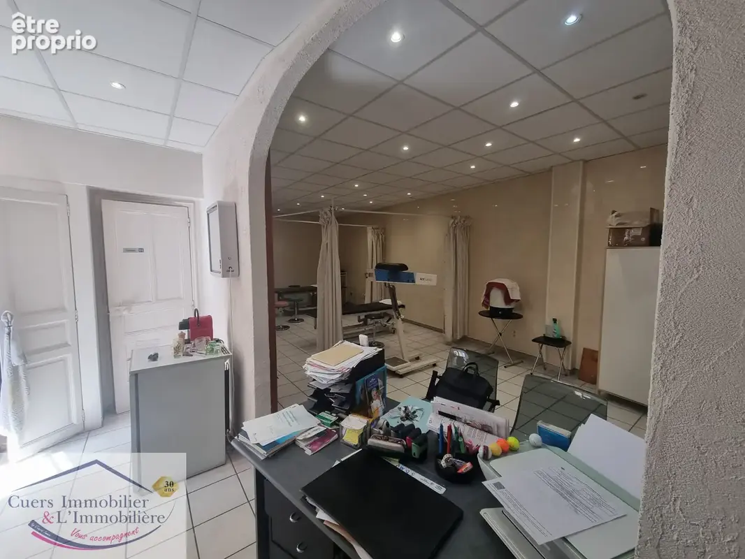 Sollies-pont local commercial d'environ 85m2 avec cour exterieur - photo 5