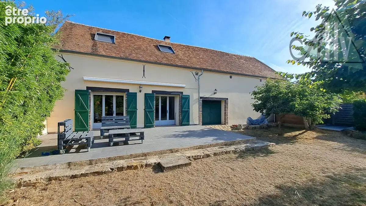 COURLON (89) - Belle maison de charme de 245 m2 avec 4 chambres, grande grange et dépendances. - photo 2