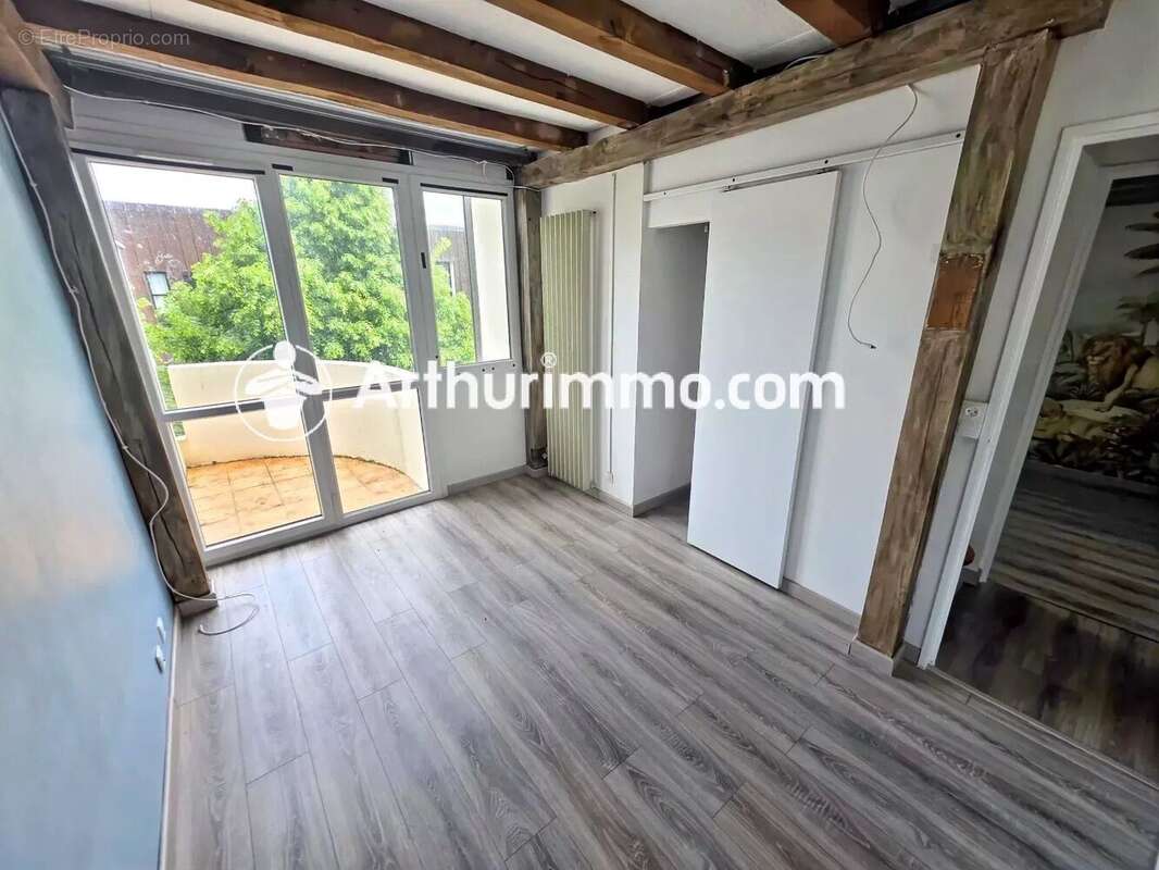 Appartement à SAVIGNY-LE-TEMPLE